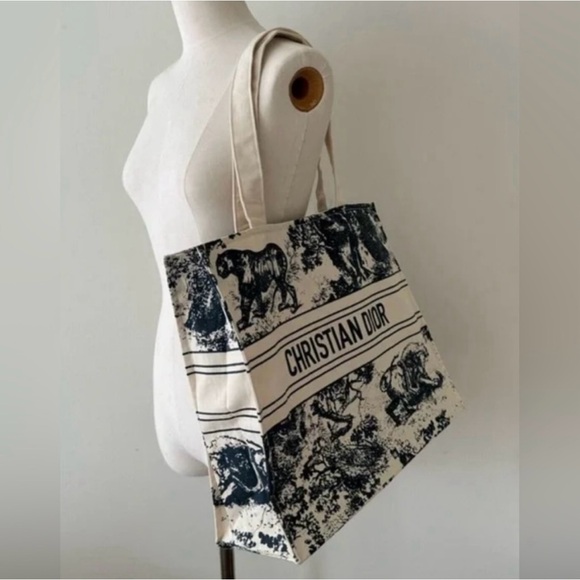 Christian Dior NIP Diorivera Large Tote in original package - Picture 1 of 6